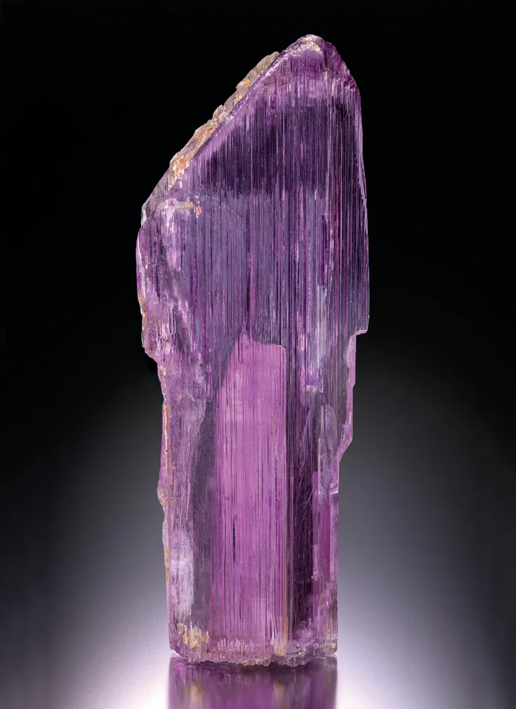 Kunzite Spodumene image