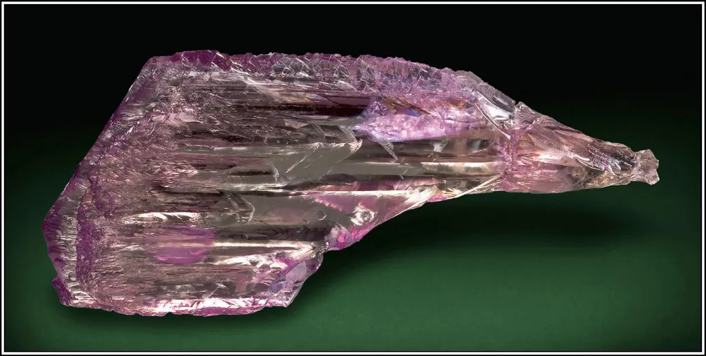 Kunzite Spodumene image