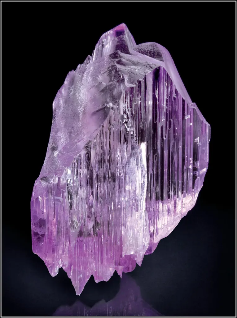 Kunzite Spodumene image