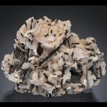 Kupletskite with Aegirine and Albite