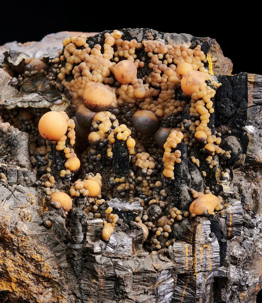 Kutnohorite, Goethite image
