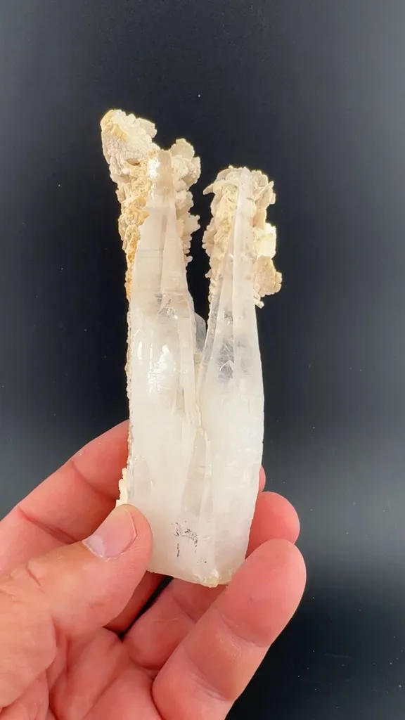 Kutnohorite on Quartz image