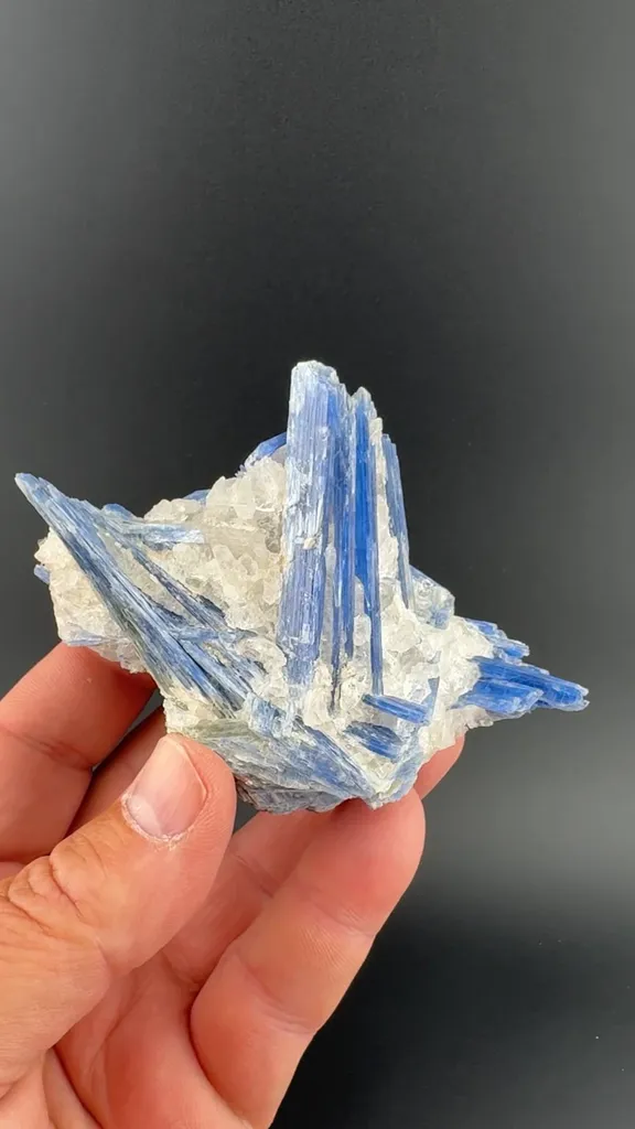 Kyanite image