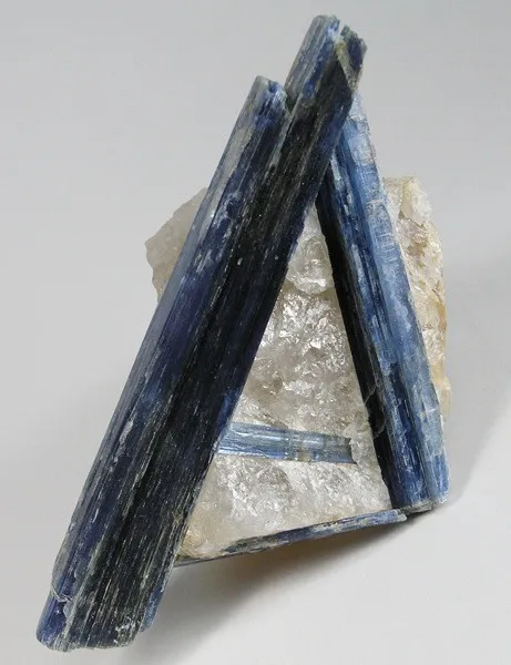 Kyanite, Quartz image