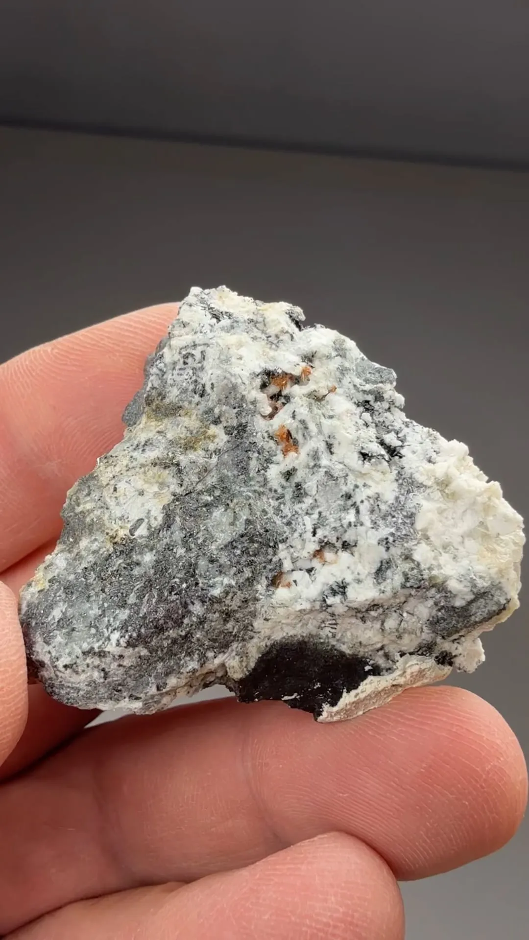 Labuntsovite - image 2