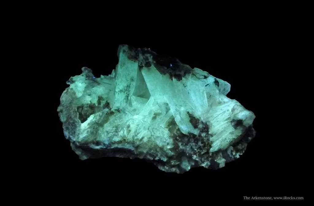 Lanarkite (Fluorescent) - image 4