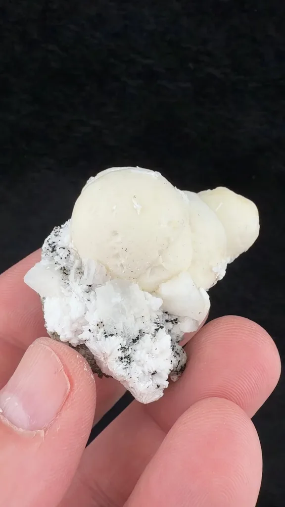 Laumontite from Prospect Park Quarry, Prospect Park, New Jersey, USA - image 2