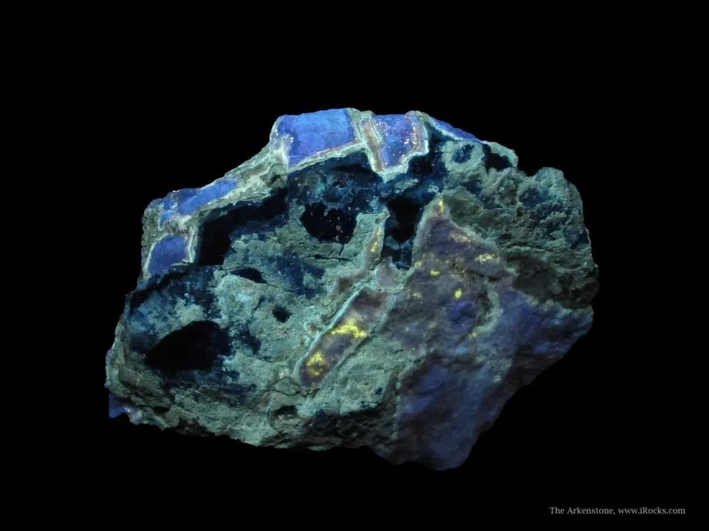 Lazurite and Calcite - image 5