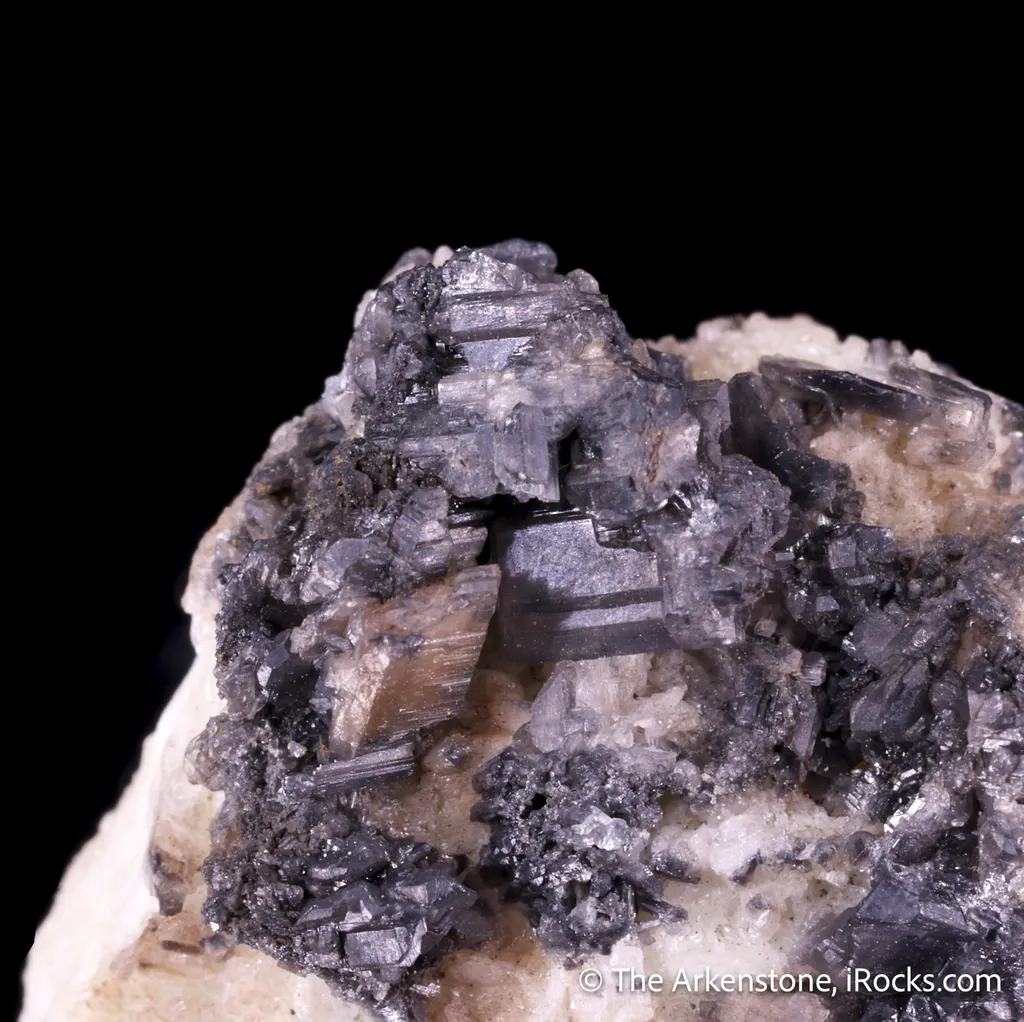 Leadhillite on Cerussite on Hydrocerrusite