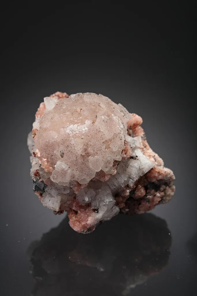 Leifite image