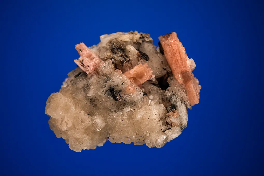 Leifite with SÉRANDITE image