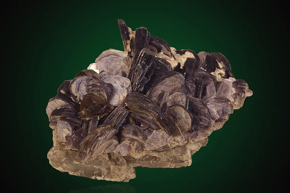 Lepidolite on Albite var. Cleavelandite - image 6