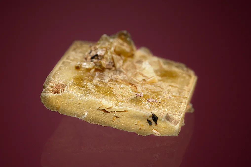 Leucophanite - image 4