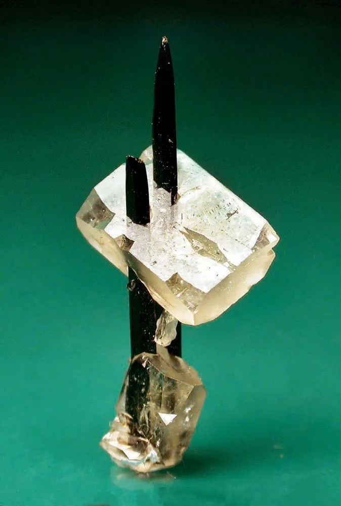 Leucophanite on Aegirine image