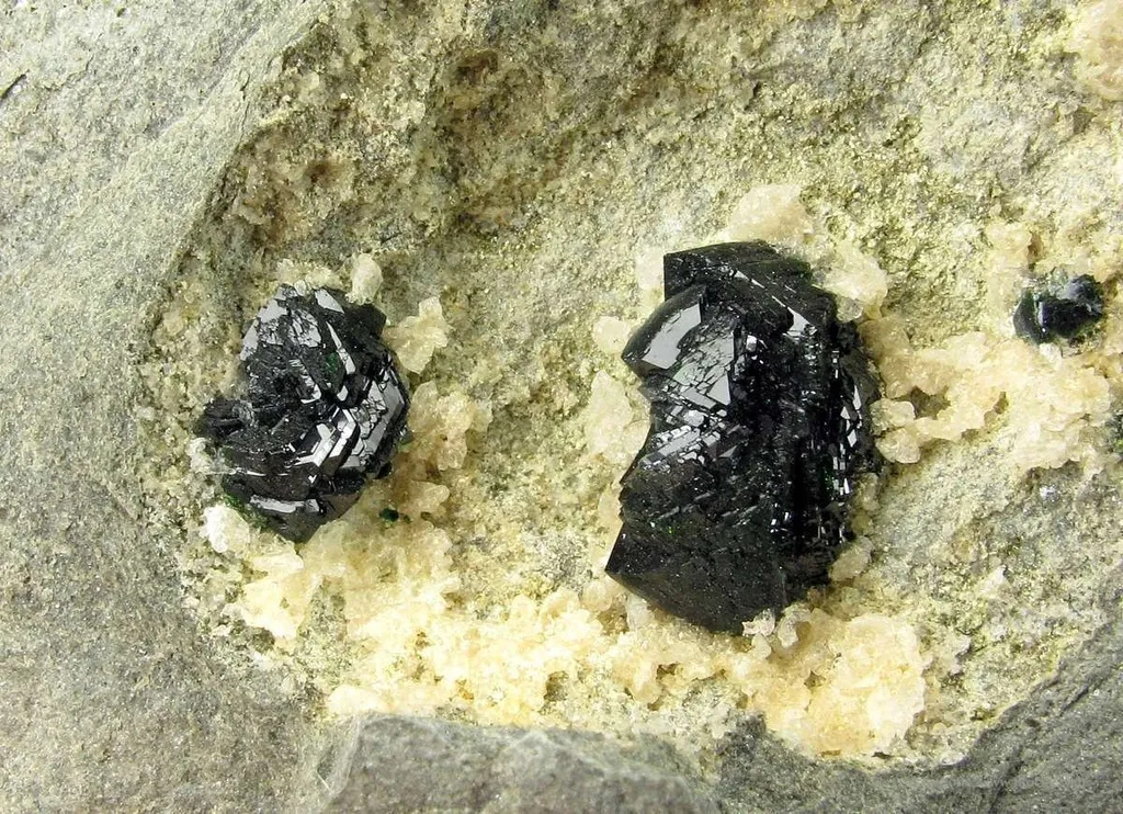 Libethenite image