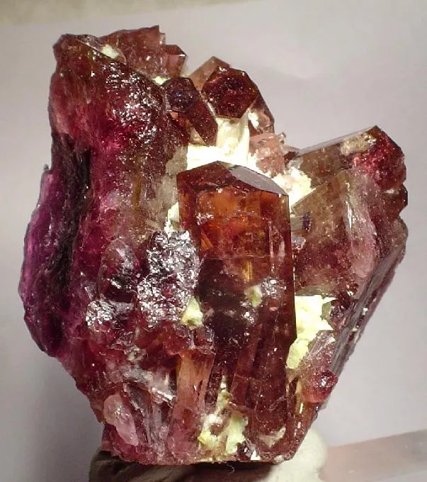 Liddicoatite, Albite (Var: Cleavelandite) image