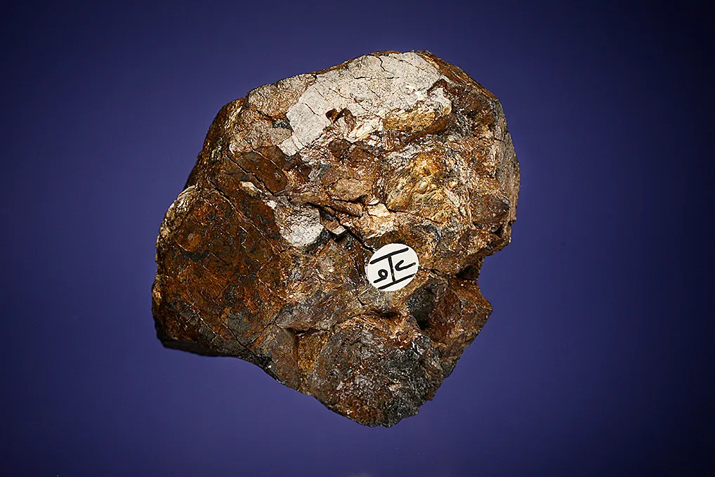 Lithiophilite (repaired) - image 4