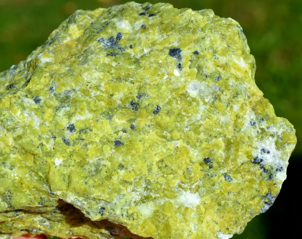 Lizardite 1235 grams - Dypingdal serpentine-magnesite deposit, Snarum, Modum, Viken, Norway - image 5