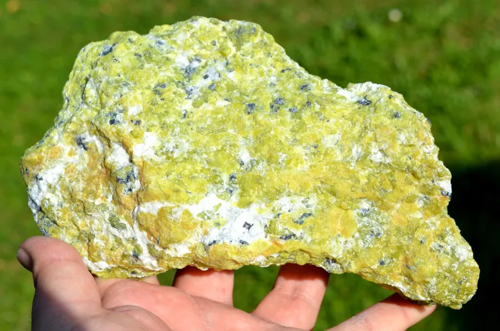 Lizardite 1235 grams - Dypingdal serpentine-magnesite deposit, Snarum, Modum, Viken, Norway image