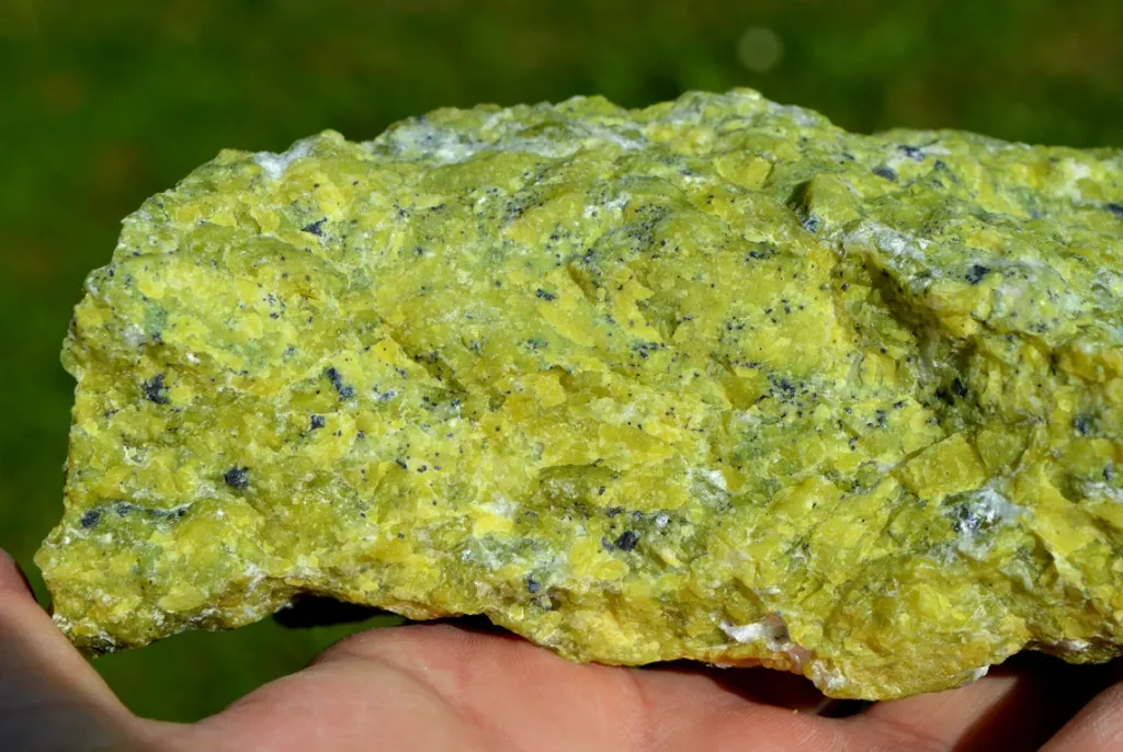 Lizardite 1235 grams - Dypingdal serpentine-magnesite deposit, Snarum, Modum, Viken, Norway - image 6