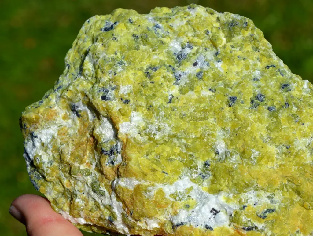 Lizardite 1235 grams - Dypingdal serpentine-magnesite deposit, Snarum, Modum, Viken, Norway - image 3