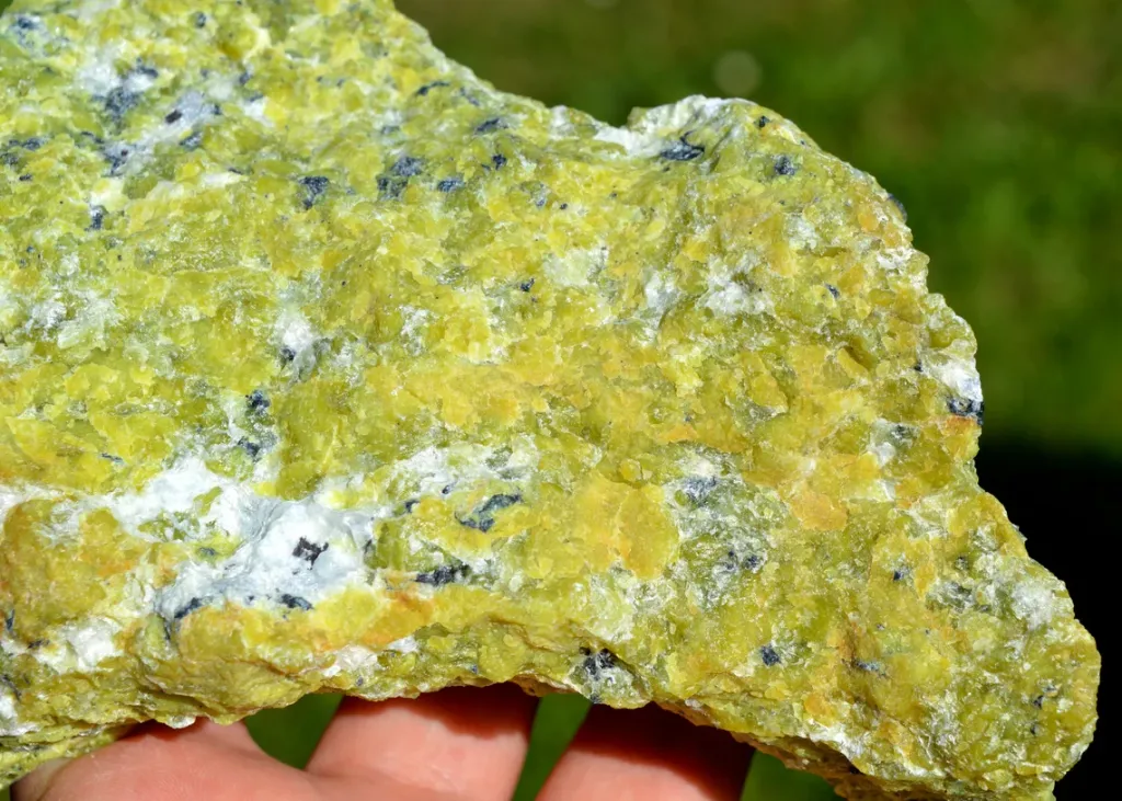 Lizardite 1235 grams - Dypingdal serpentine-magnesite deposit, Snarum, Modum, Viken, Norway - image 2