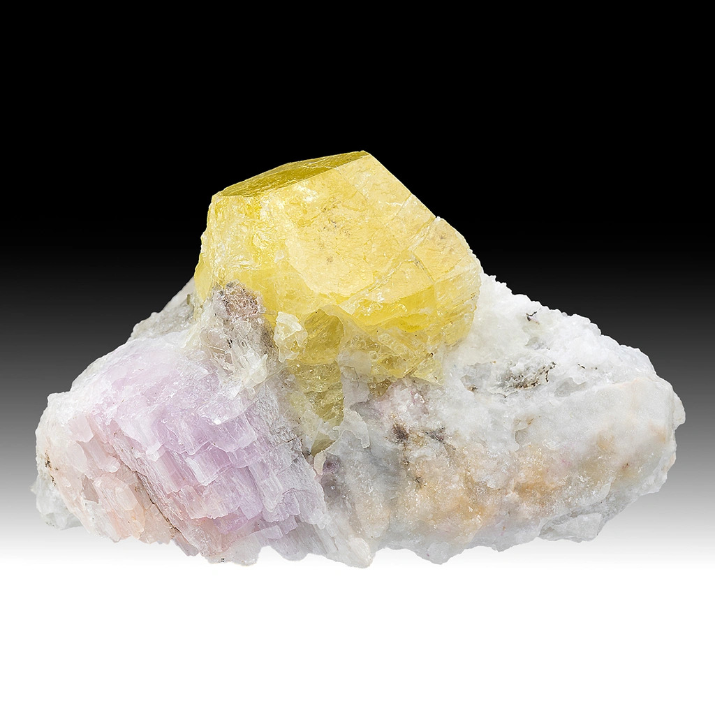 Londonite from Antsahanana quarry image