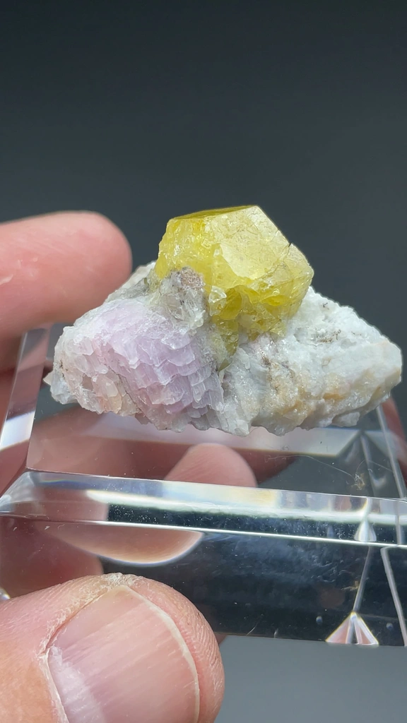 Londonite from Antsahanana quarry - image 2
