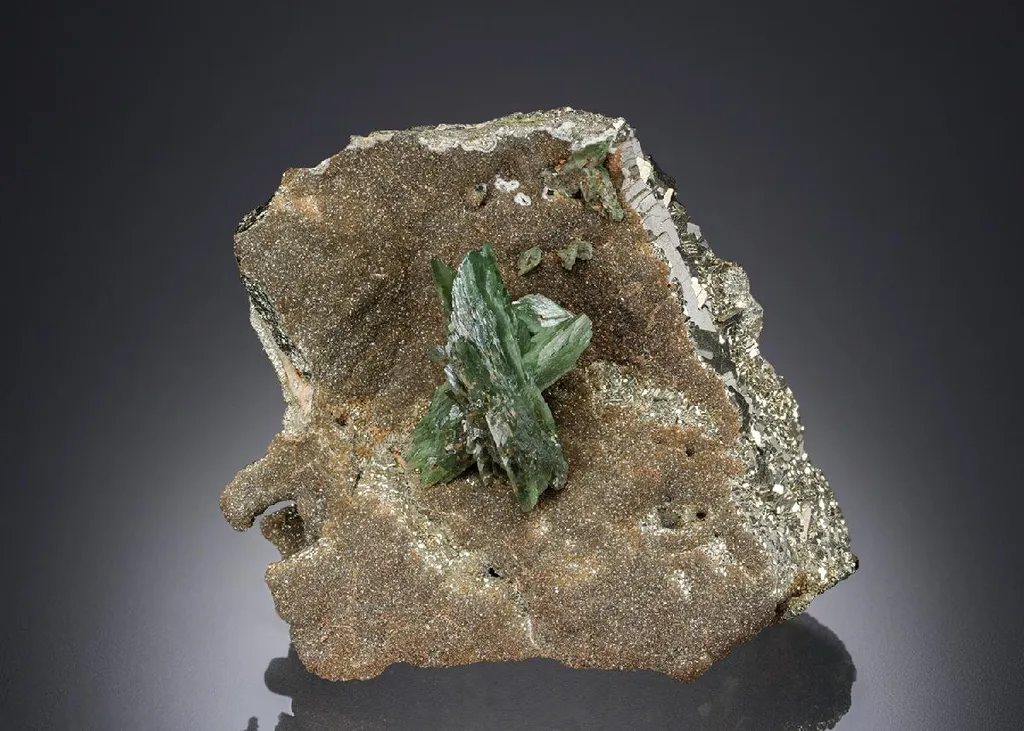 Ludlamite on Pyrite image