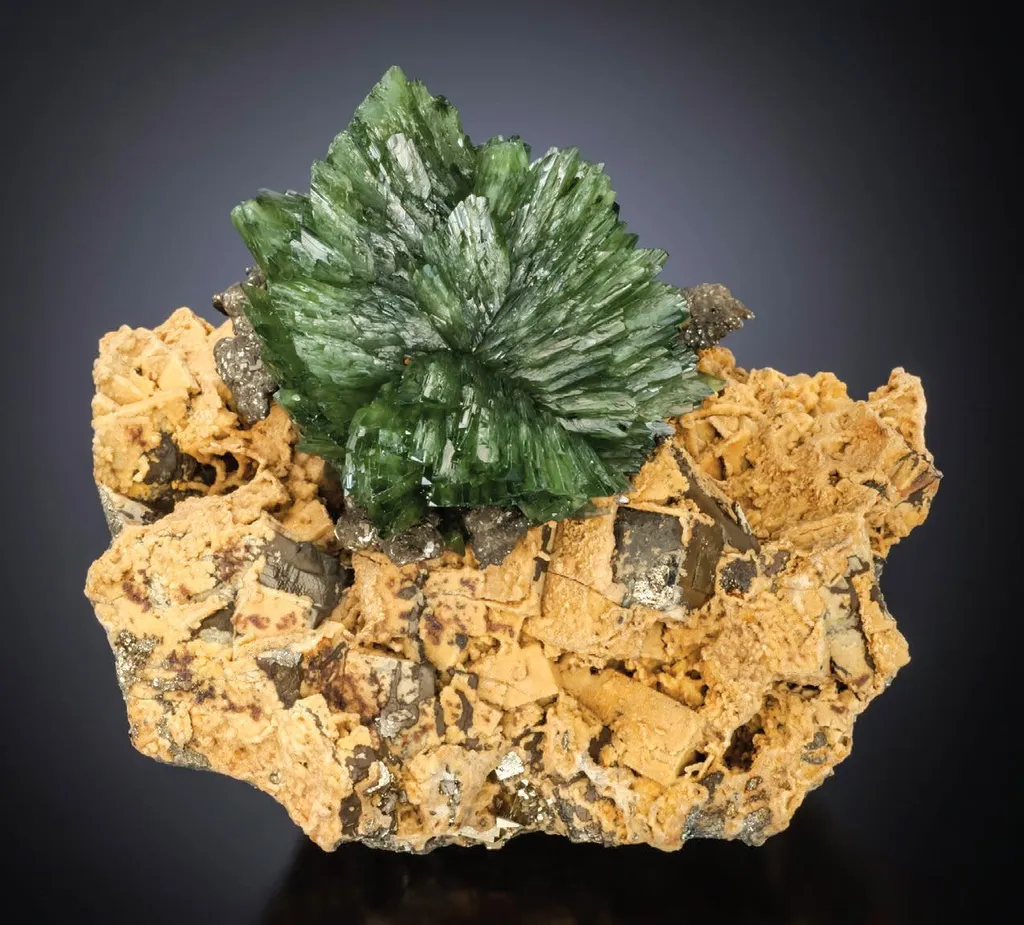 Ludlamite, Pyrite image