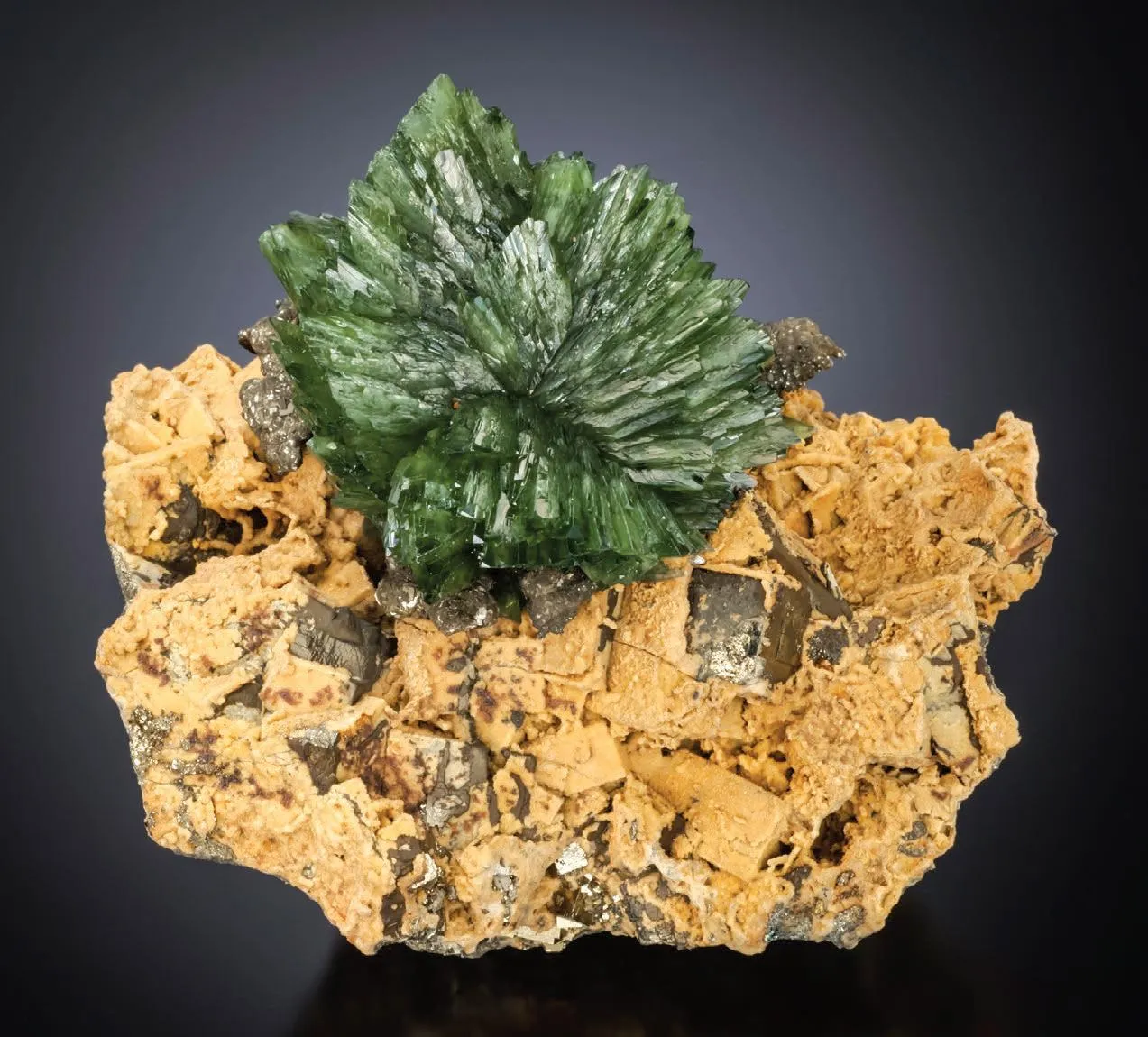 Ludlamite, Pyrite - image 1