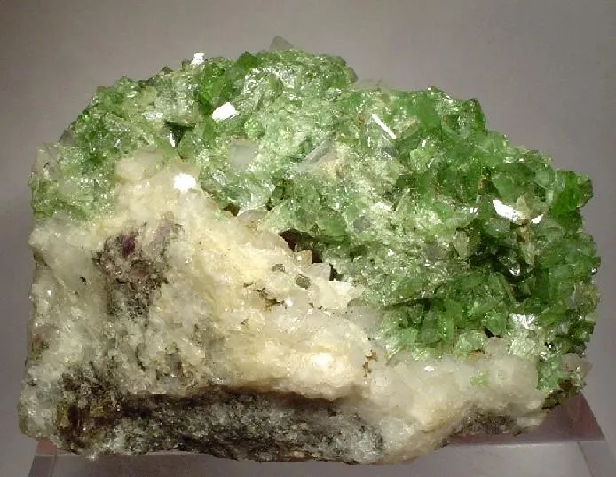 Ludlamite, Quartz image