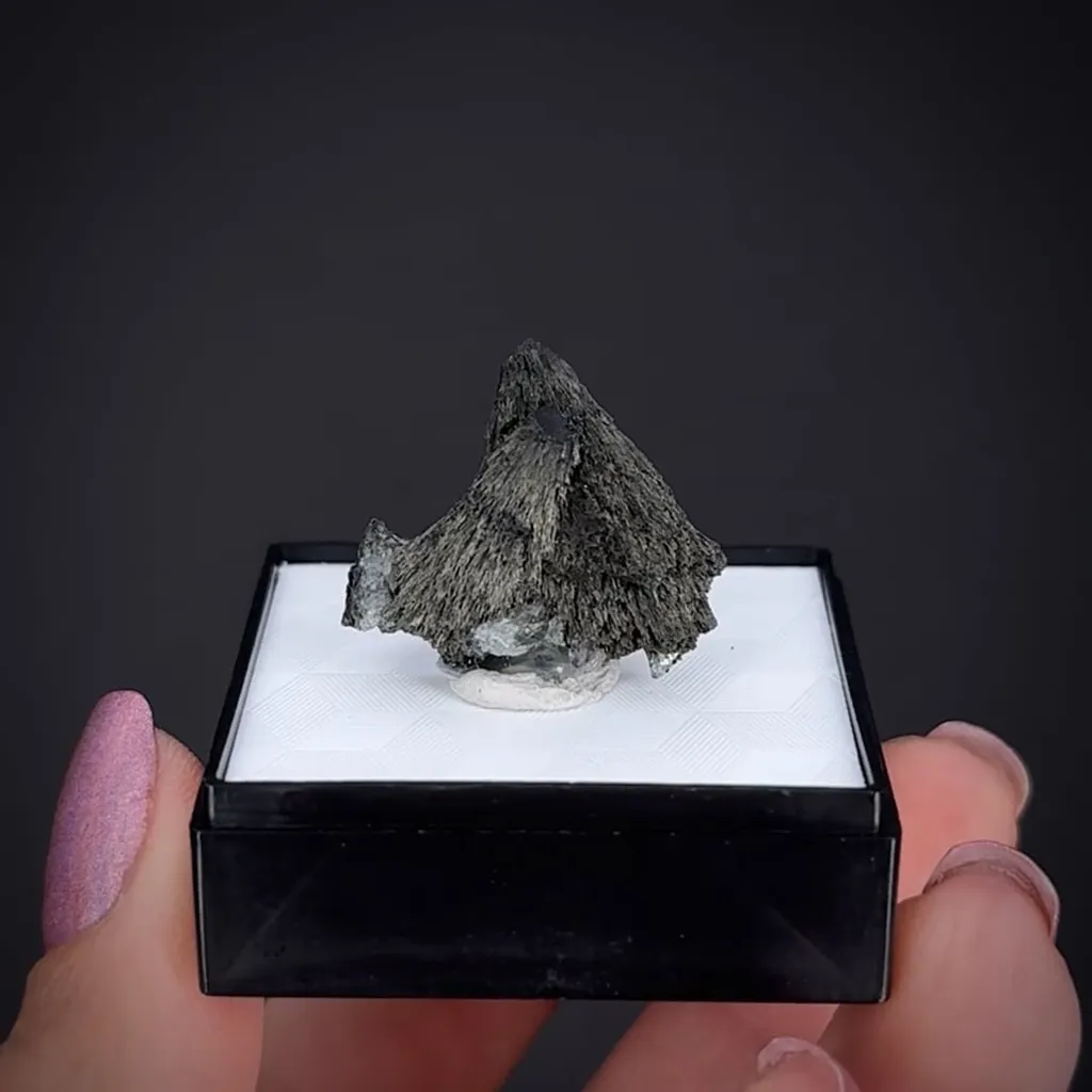 Luinaite-(OH) (rare Tourmaline) - image 2
