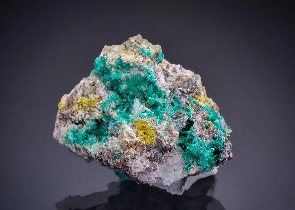 MACQUARTITE with Dioptase Wulfenite and Cerussite image
