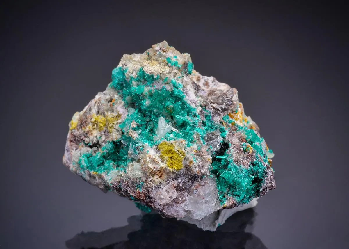 MACQUARTITE with Dioptase Wulfenite and Cerussite - image 1