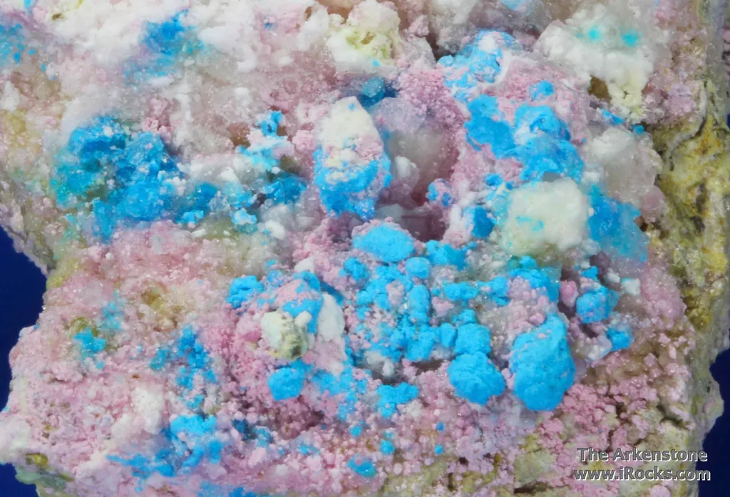 Magnesiokoritnigite with Lavendulan - image 4