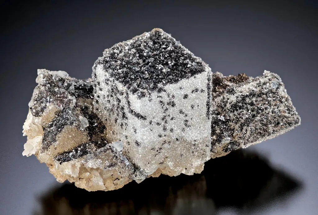 Magnesite, drusy Quartz image