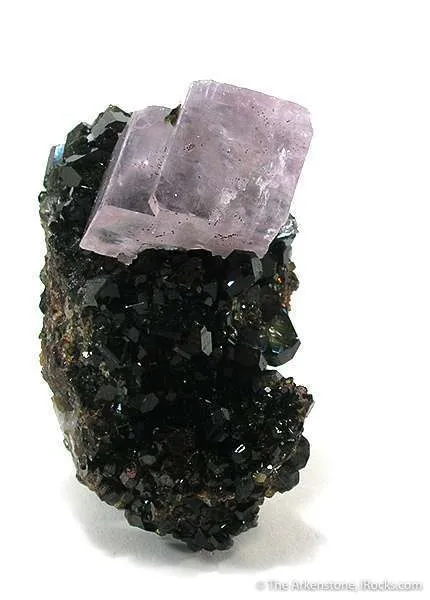 Magnesite on Uvite image