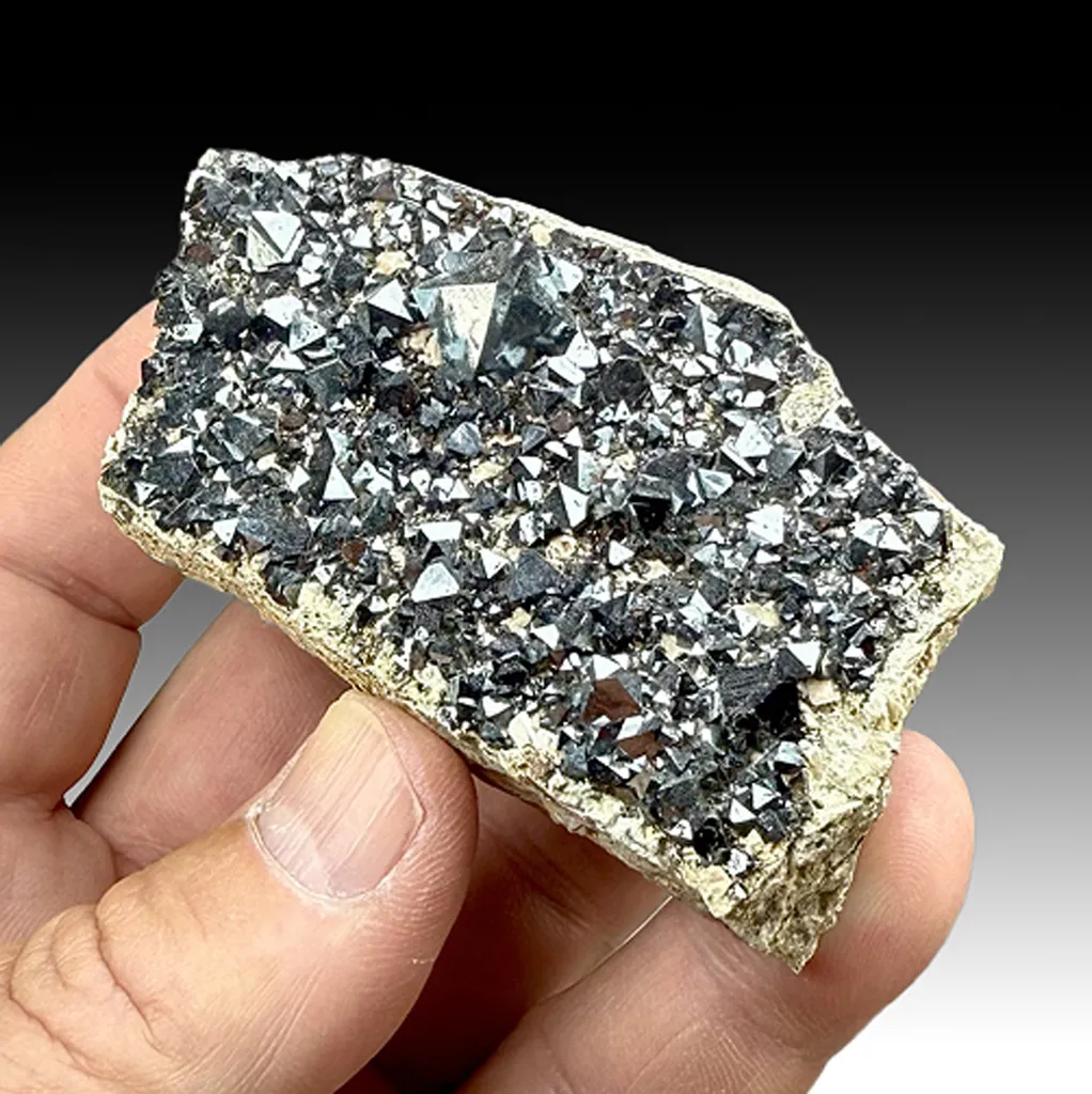 Magnetite (1057) image