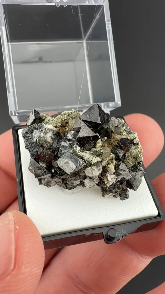 Magnetite - image 2