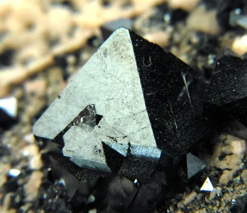 Magnetite - image 2