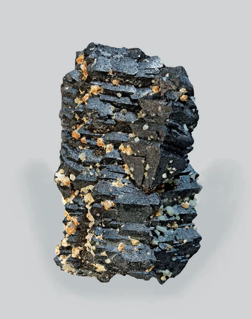 Magnetite, Albite, Apatite, Siderite image