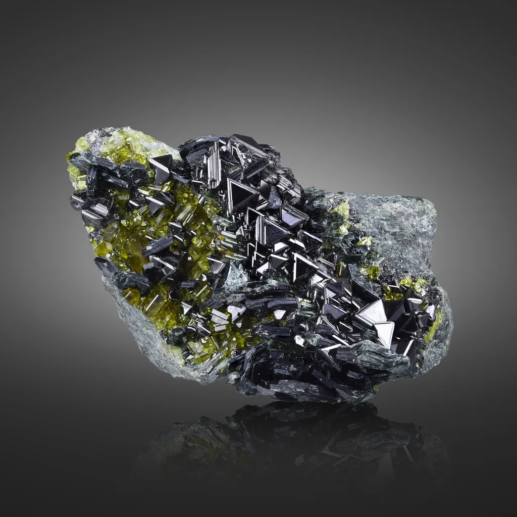 Magnetite from Marki Khel, Nangarhar, Afghanistan image