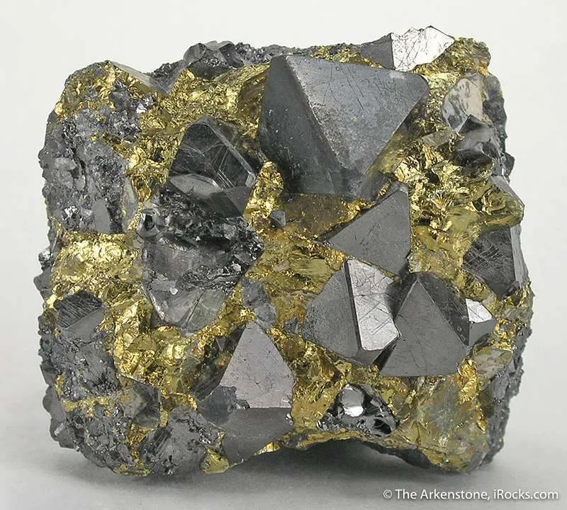 Magnetite in Chalcopyrite - image 3