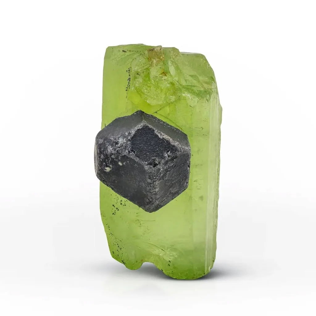 Magnetite on Peridot image