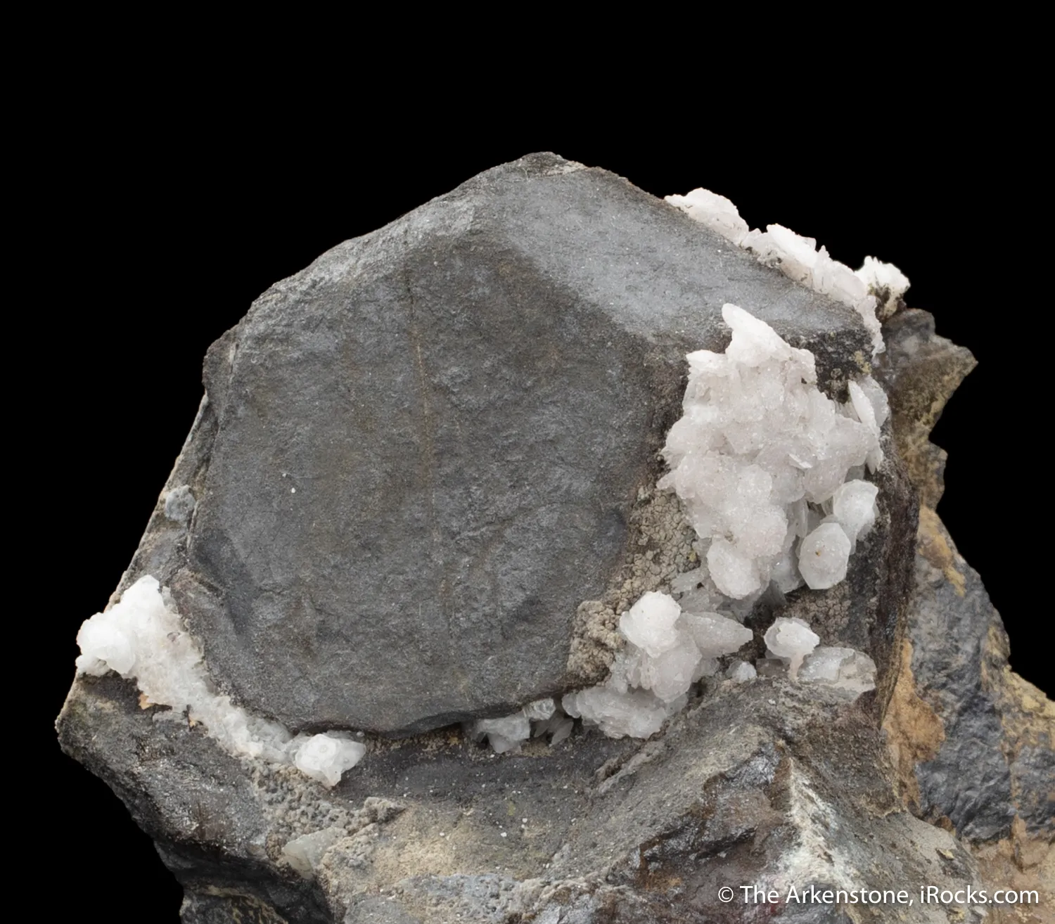 Magnetite (twinned) - image 4