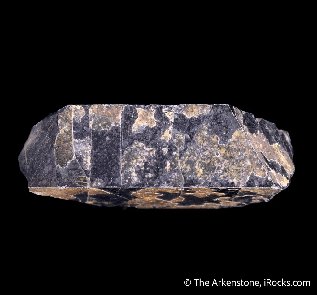 Magnetite (unusual crystal shape) - image 3