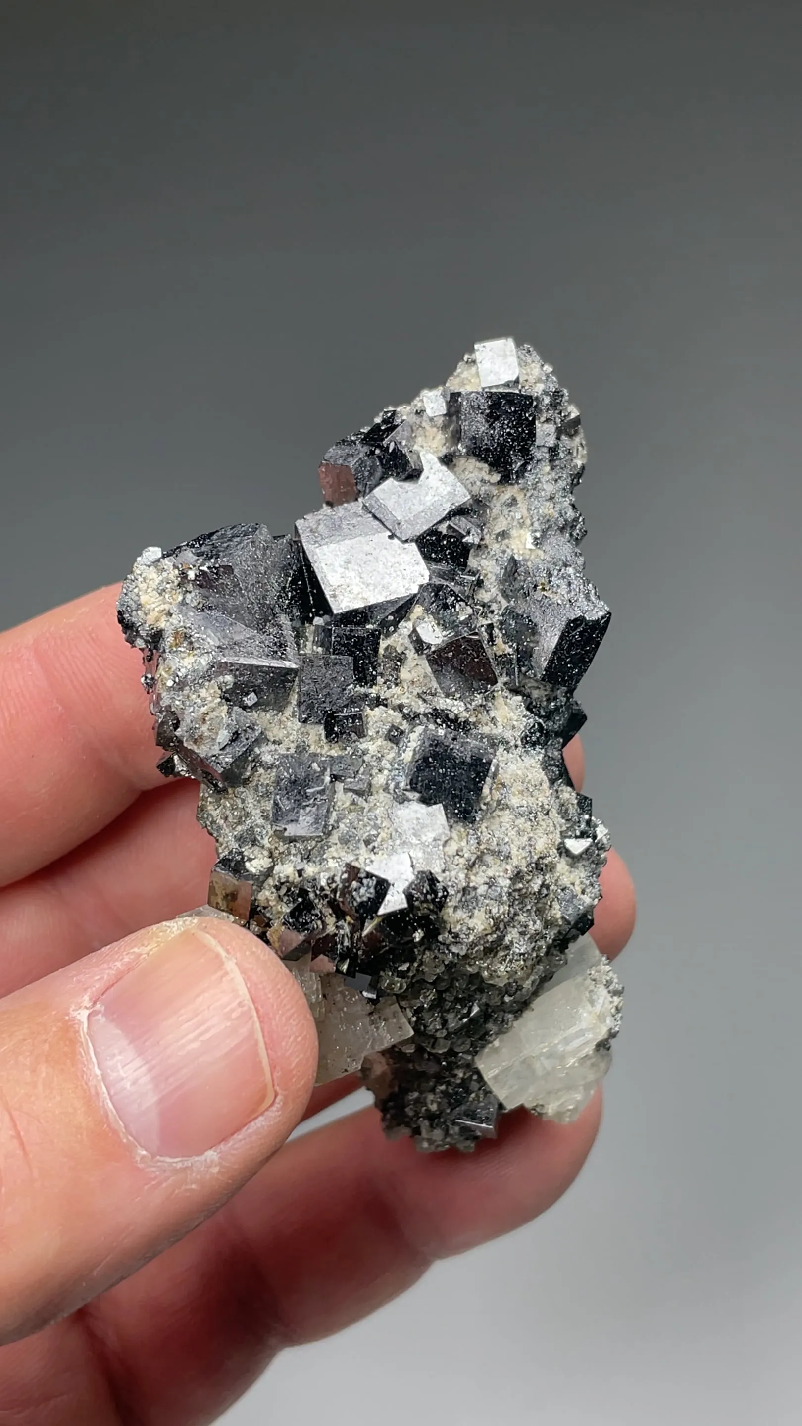 Magnetite with Anhydrite - image 2