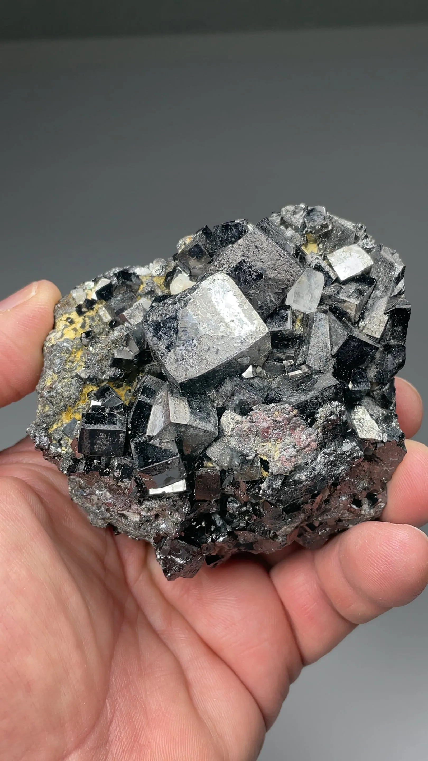 Magnetite with Anhydrite - image 2
