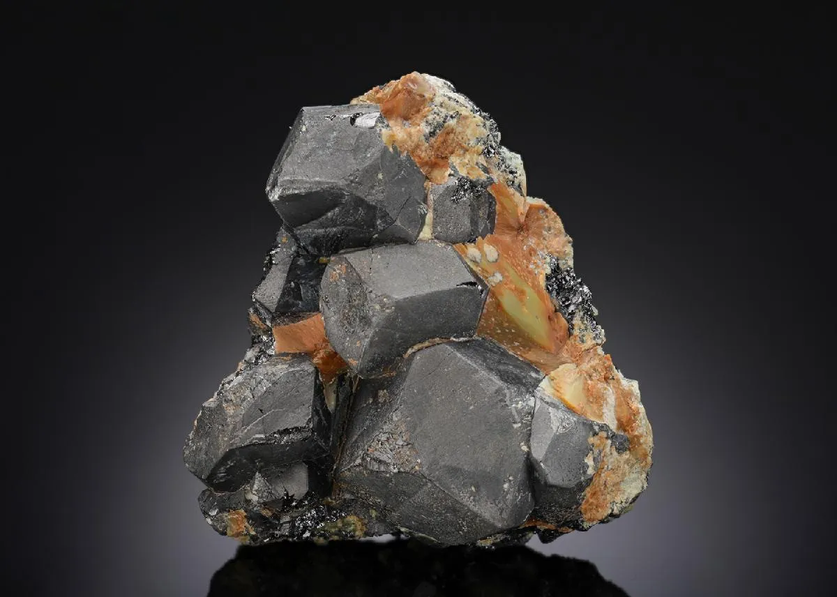 Magnetite with ANTIGORITE - image 1